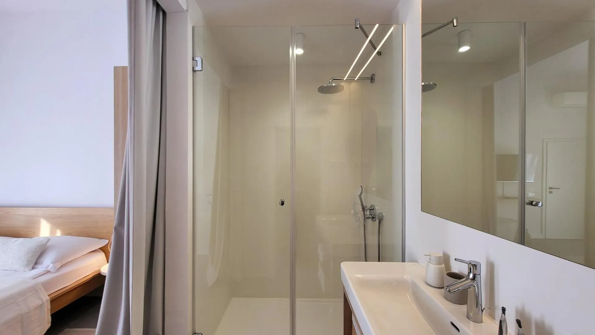 Firefly Luxury Apartment With Private Whirlpool Zadar 0*,