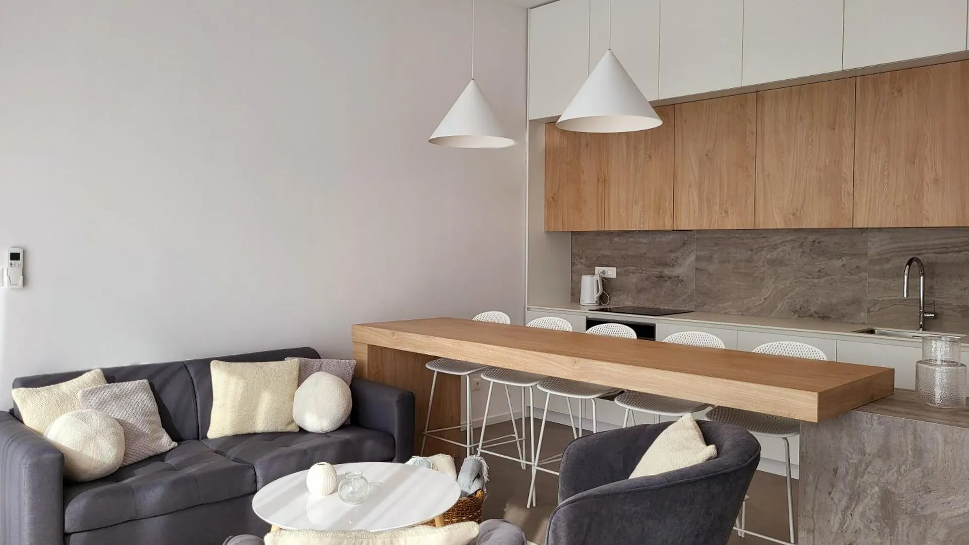 Firefly Luxury Apartment With Private Whirlpool contacts